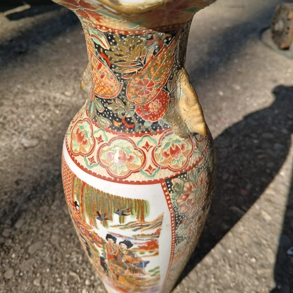 Japanese Satsuma Gold Gilded Porcelain Vase Height : 10”